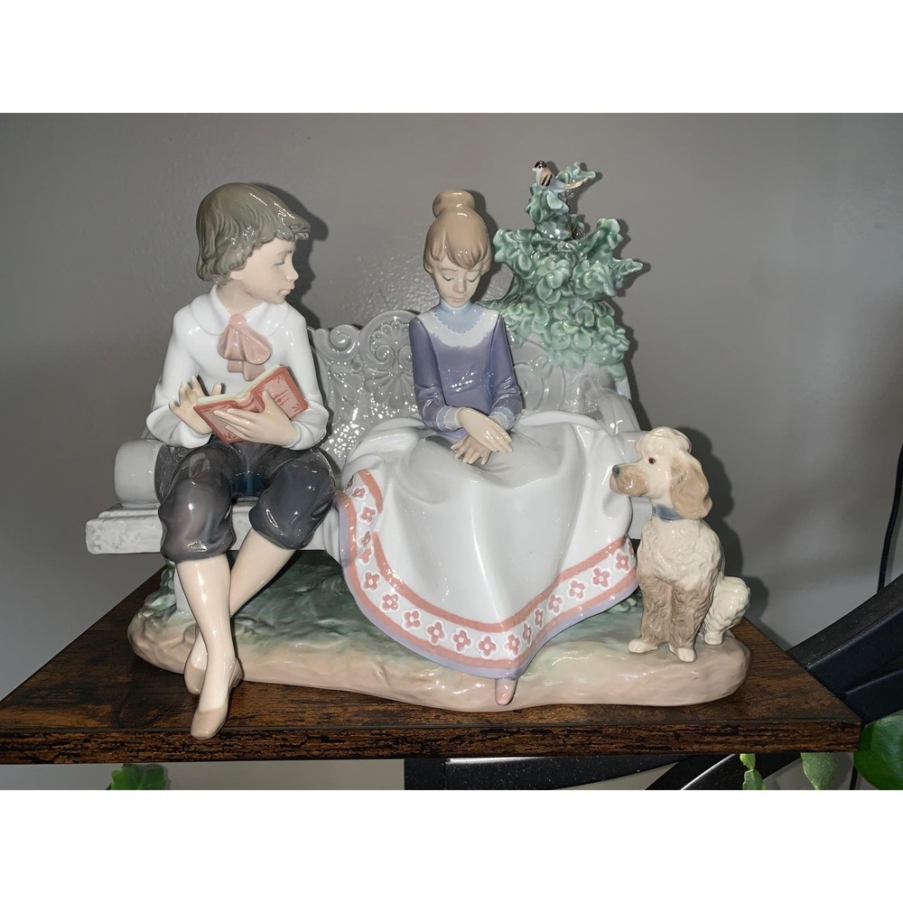 Retired Vintage Lladró "Poetry of Love" porcelain figurine (No. 5442) MINT